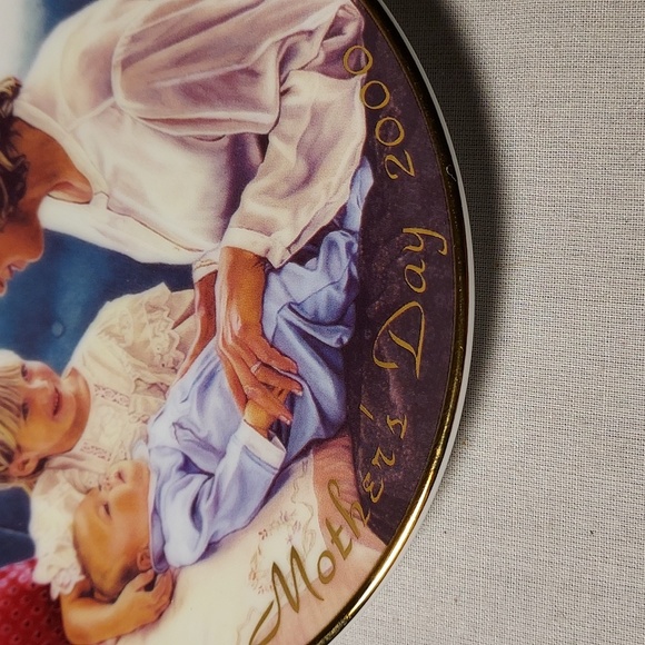 Vintage 2000 Avon Mother's Day Plate - Picture 2 of 4